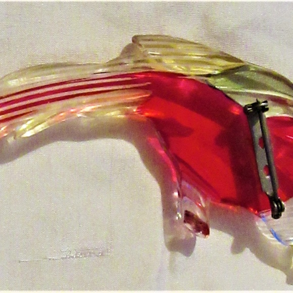 VINTAGE 40'S  RED/CLEAR LUCITE PARROT PIN/BROOCH - Picture 3 of 4